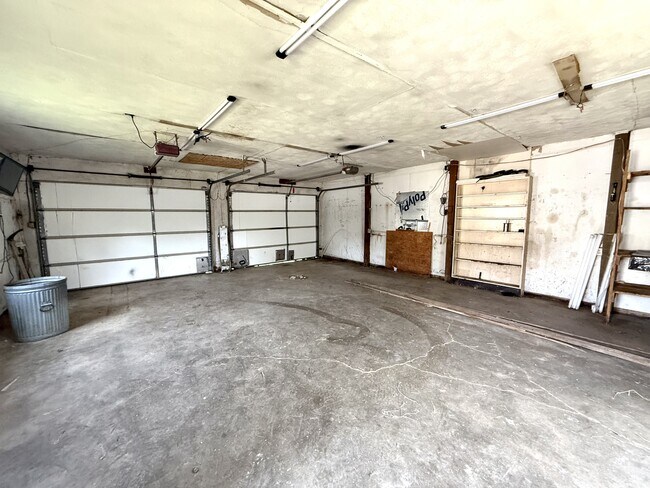 Building Photo - 690 Floyd Switch Estesburg Rd