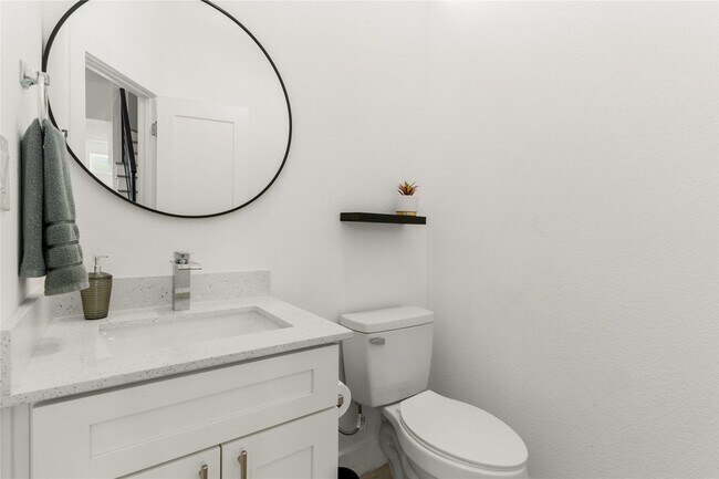 Building Photo - 4223 Delano Pl