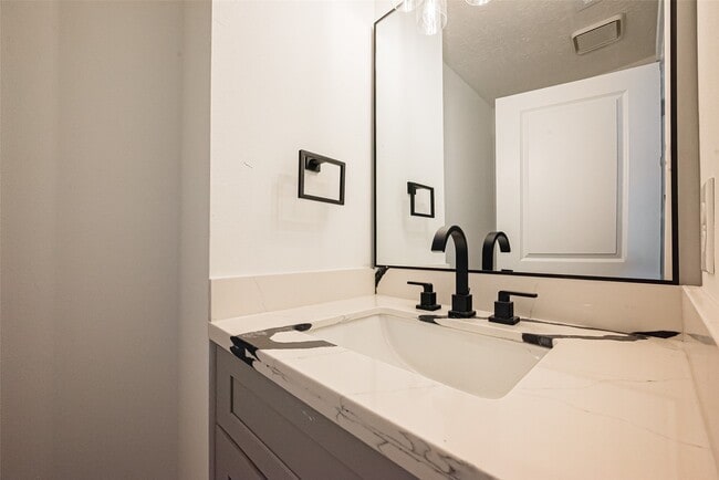 Building Photo - 1306 Briarmead Dr