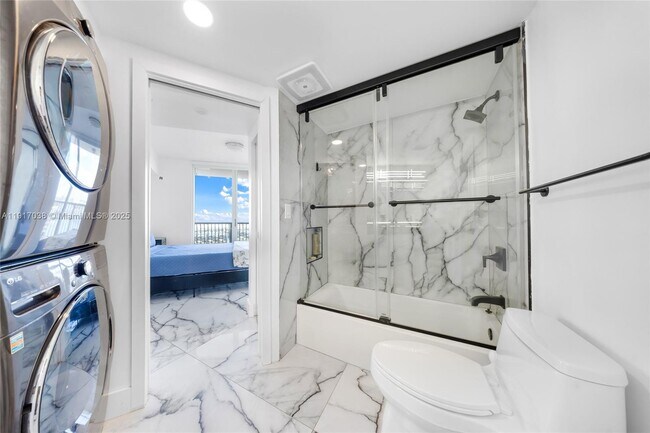 Building Photo - 1750 N Bayshore Dr