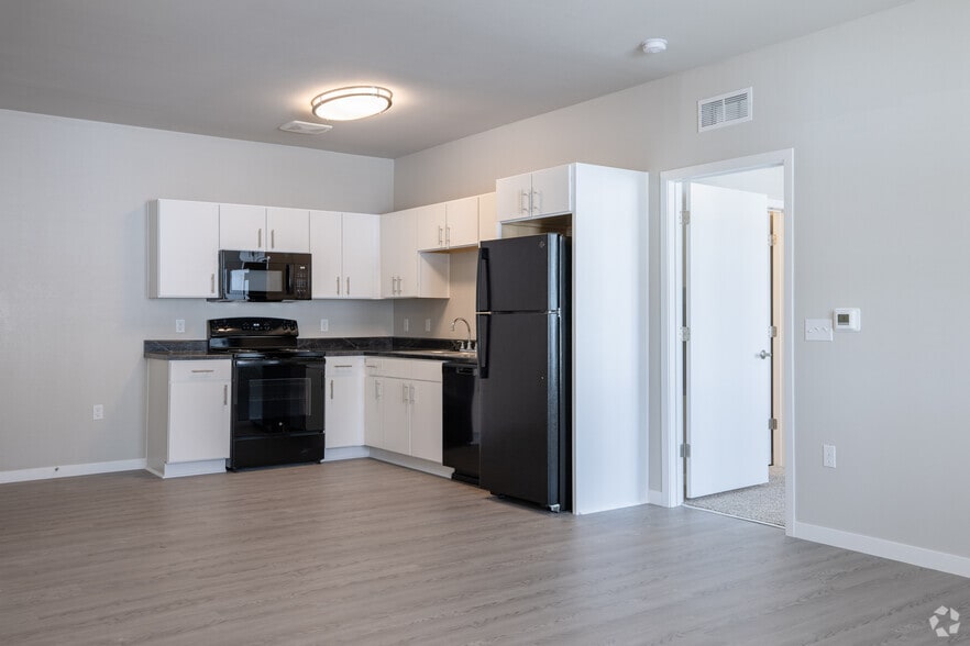 1BR, 1BA - 650SF - The Blake at Fox River