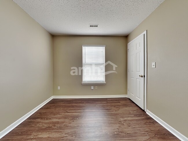 Building Photo - 15260 Fawn Meadow Dr