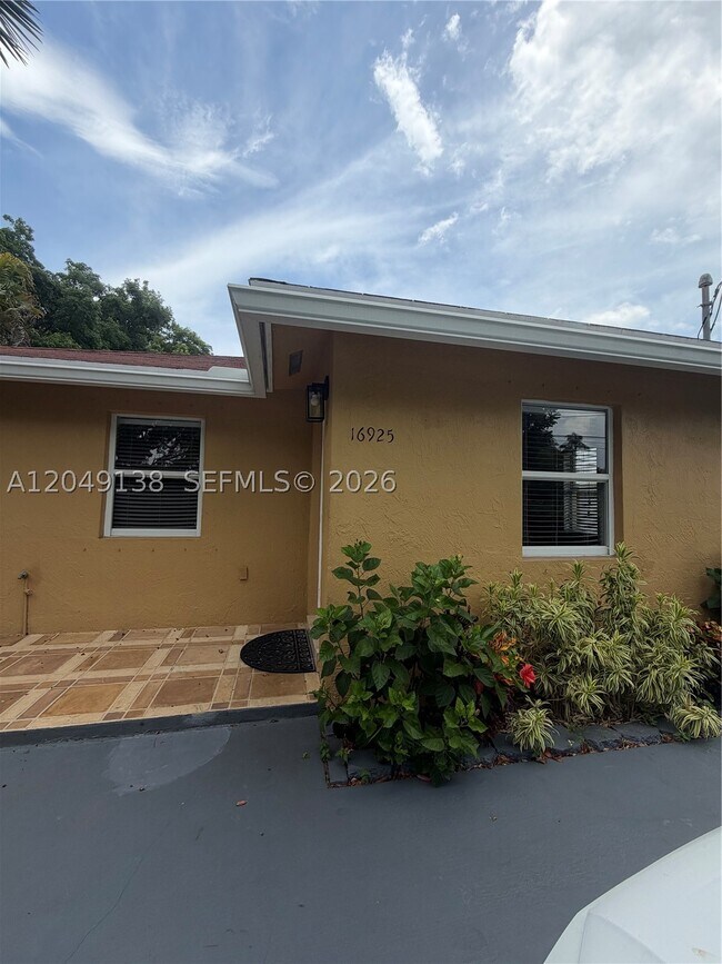 Building Photo - 16925 SW 94th Ave