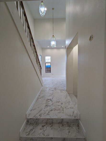 Building Photo - 42057 Parkmont Dr