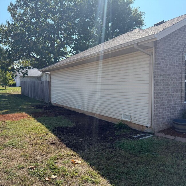 Building Photo - Beautiful 3 bedroom 2 Bathroom home in Wil...