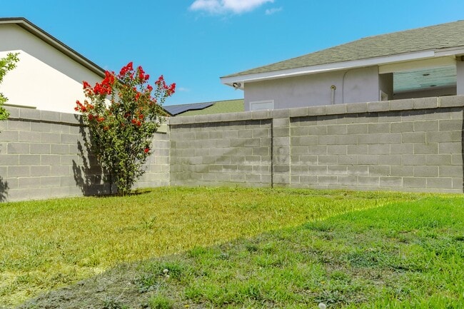 Building Photo - 7404 Thomas Harris Dr