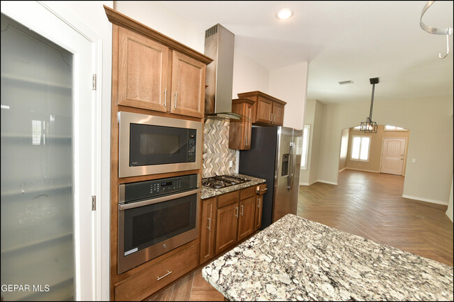Building Photo - 6933 Copper Town Dr