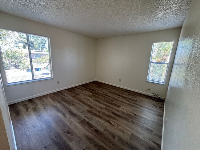 Building Photo - Two Bedroom, Two Bathroom Second Floor Apa...