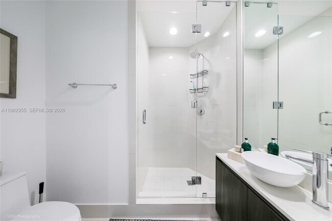 Building Photo - 480 NE 31st St