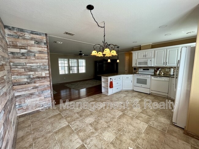 Building Photo - 38055 Woodgate Ln