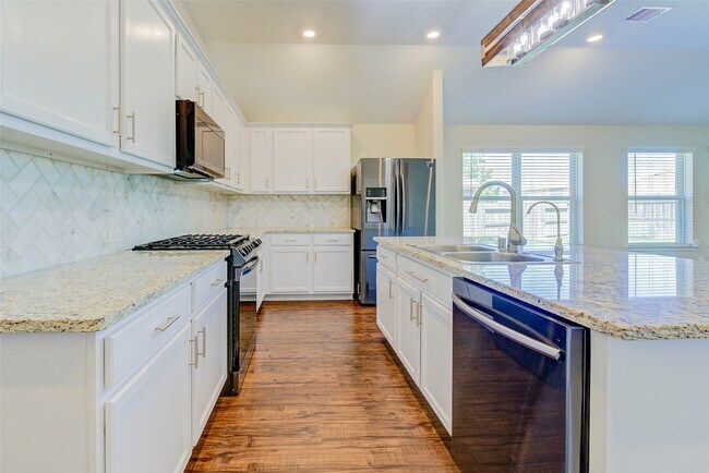 Building Photo - 9547 Summer River Dr