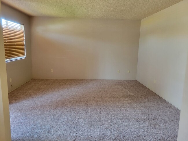 Building Photo - Apply Now!