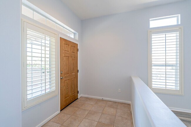 Building Photo - Gated Community!