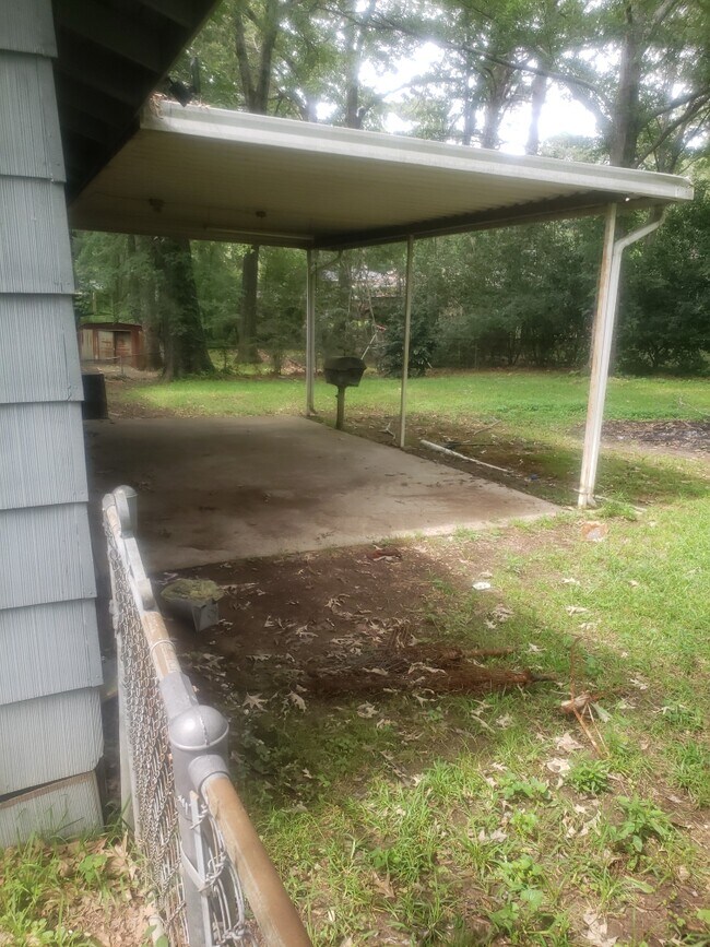 Building Photo - 3132 Charleston Dr