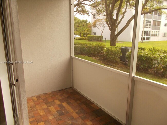 Building Photo - 1400 SW 124th Terrace