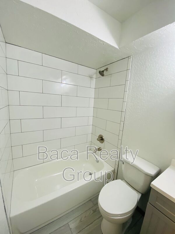 Building Photo - 305 S Fifth Street