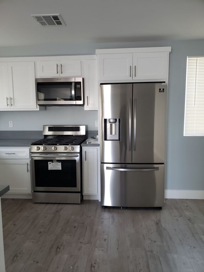 Building Photo - 33(1635)