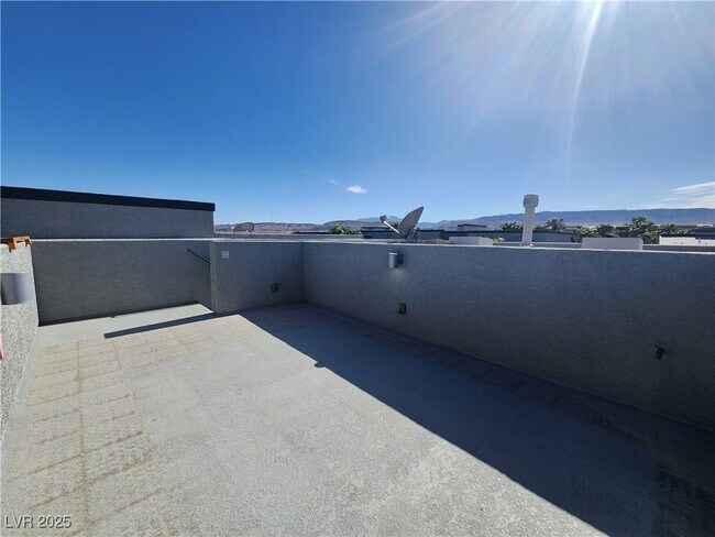 Building Photo - 9050 W Tropicana Ave