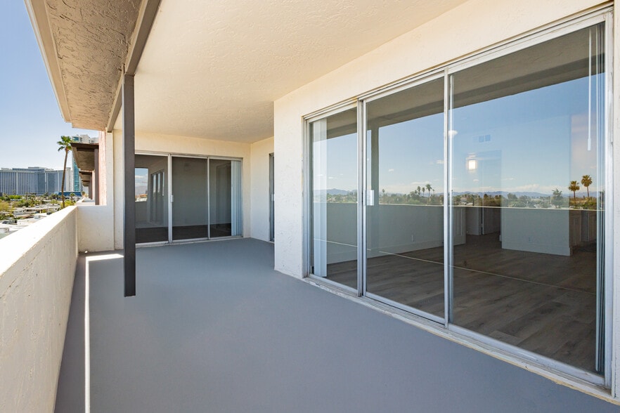 Building Photo - Courtyard 525 Apartments