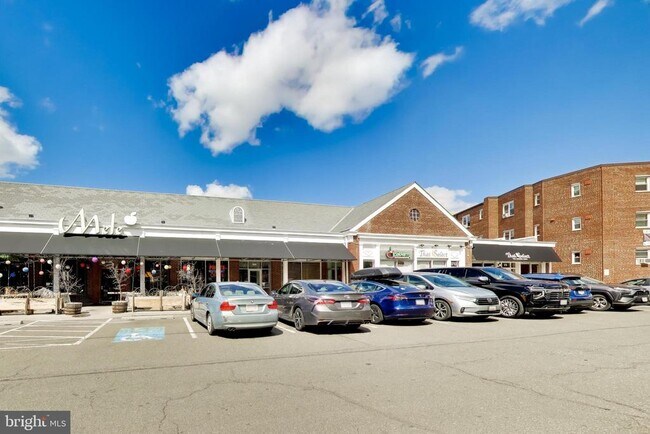 Building Photo - 1720 N Quinn St