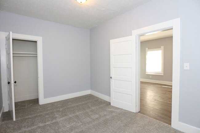 Building Photo - 2 Bedroom Indianapolis House!