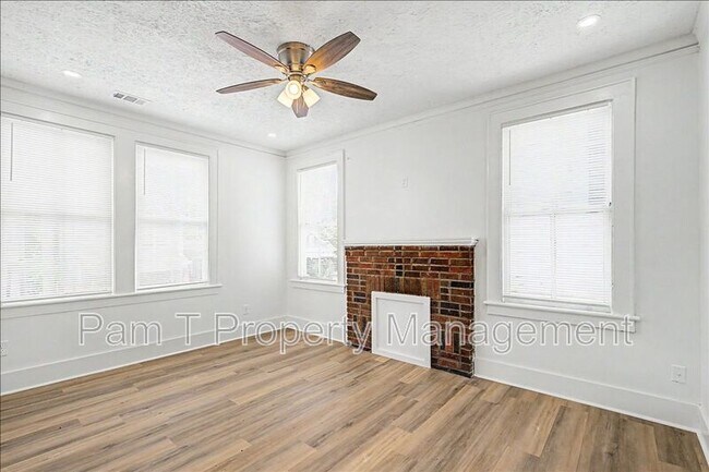 Building Photo - 613 W 39th St
