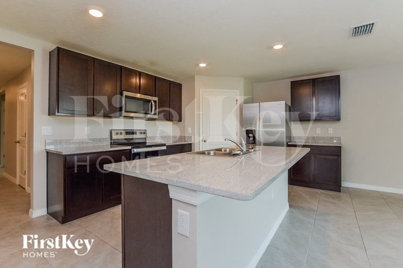 Building Photo - 8549 Triumph Cir