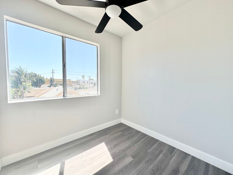 Building Photo - 619 N Kingsley Dr