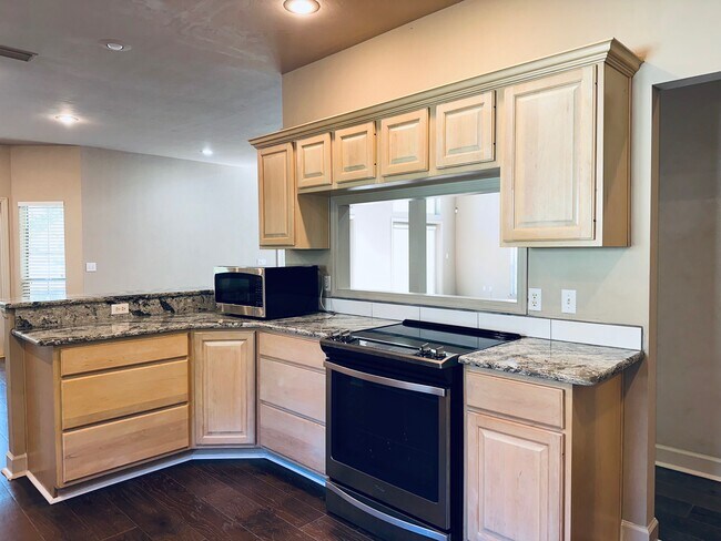 Building Photo - 10947 Palmetto Blvd