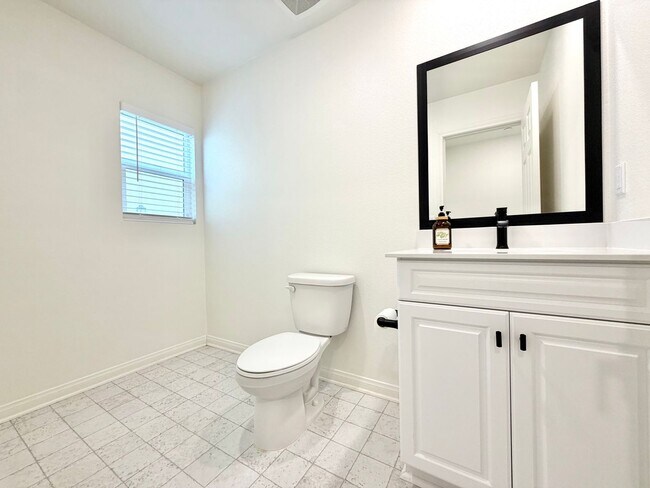 Building Photo - Move-In Ready 3 Bedroom 2.5 Bathroom Home with Loft, SOLAR & Modern Upgrades