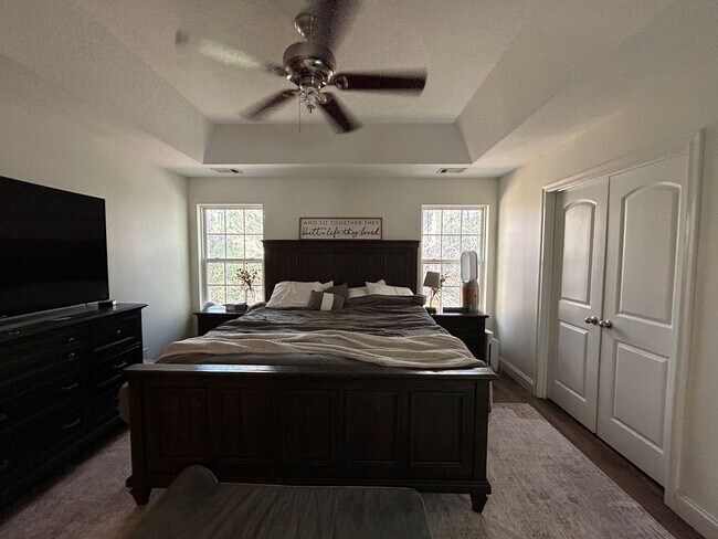 Building Photo - Bradley Point Residence for Rent - 4 Bedroom/2.5 Bath