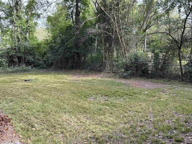 Building Photo - 310 Birdie Pl