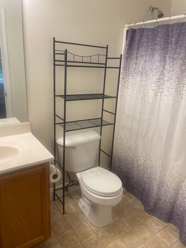 Building Photo - Knoxville 37912 - 2 bedroom, 2 bath condo ...