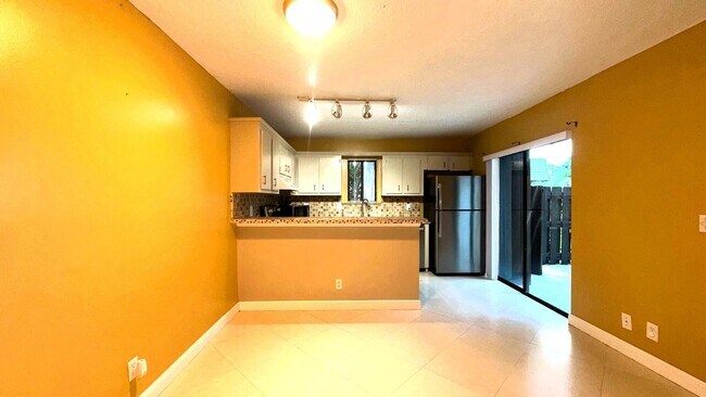 Building Photo - 303 Waterview Dr