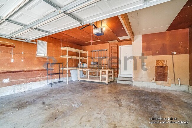 Building Photo - 1201 Ravenwood Dr