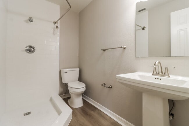 Building Photo - 7983 Shadow Run Dr