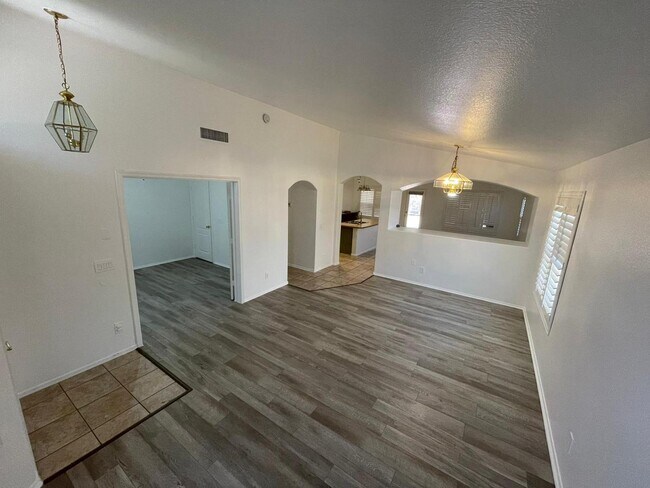 Building Photo - 2460 E Whitten St