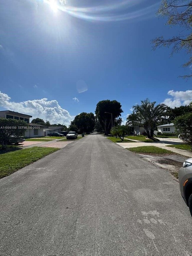 Building Photo - 19410 NE 19th Ave