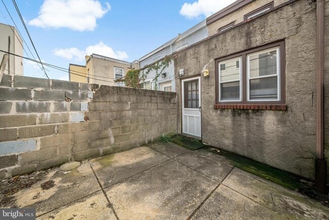 Building Photo - 433 Cross St