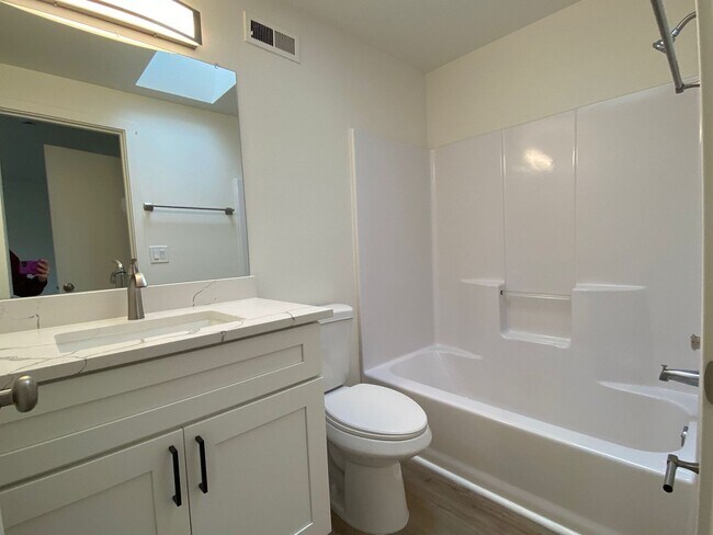 Building Photo - Charming 3-Bed, 2-Bath Home in Prime Feder...
