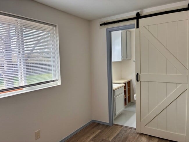 Building Photo - Charming 3-Bedroom Single-Level Home with Spacious Yard!