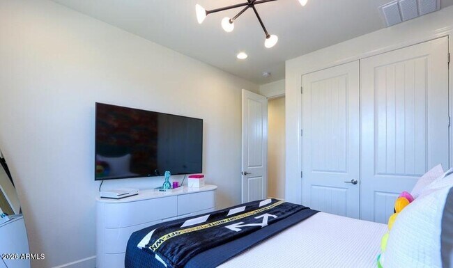 Building Photo - 948 W Yosemite Dr