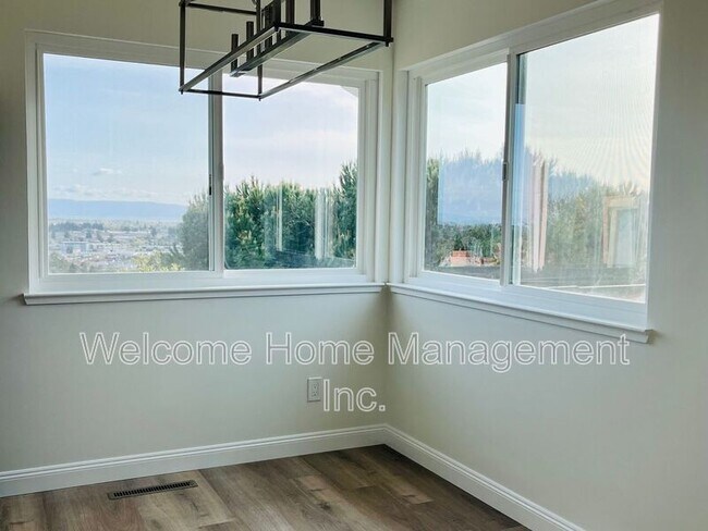 Building Photo - 16233 San Remo Dr