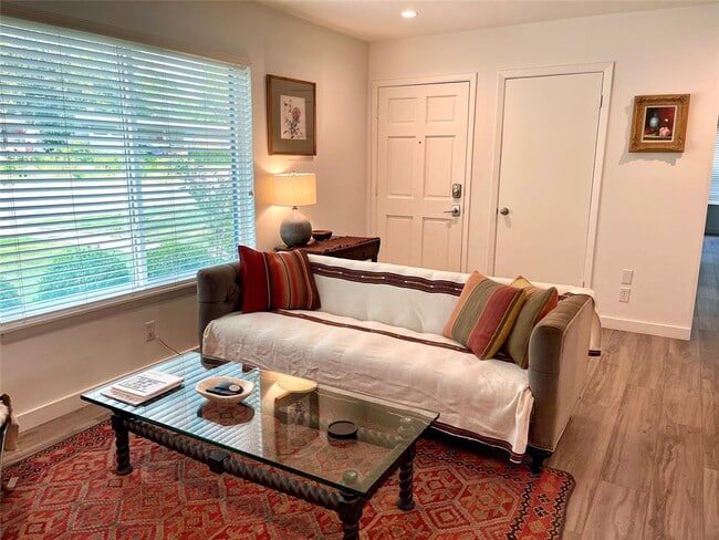 Building Photo - 1809 Forestglade Dr