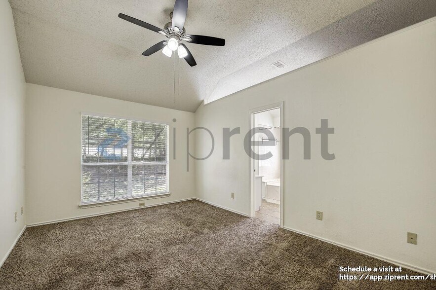 Building Photo - 1206 Hyde Park Dr