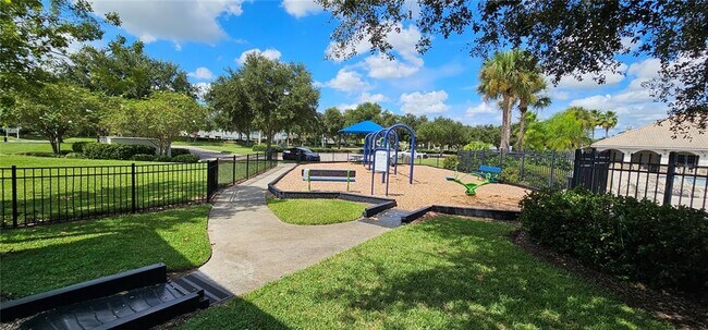 Building Photo - 12425 Fairlawn Dr