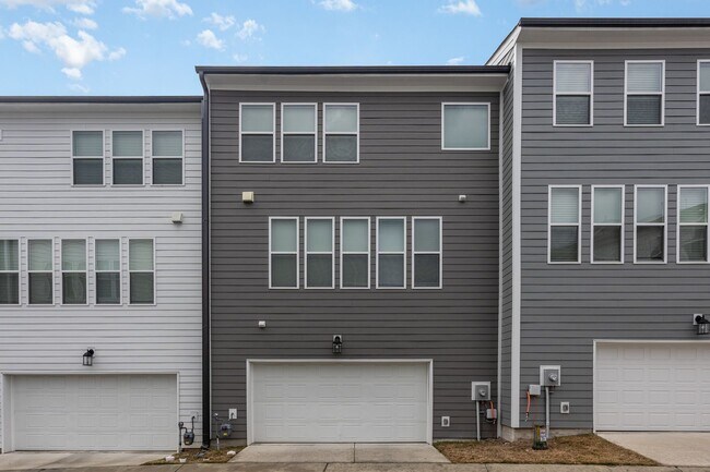 Building Photo - Breathtaking, Spacious Townhome in Parc at...
