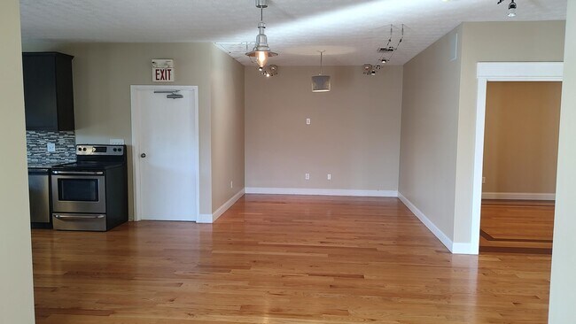 Building Photo - 236 Main St