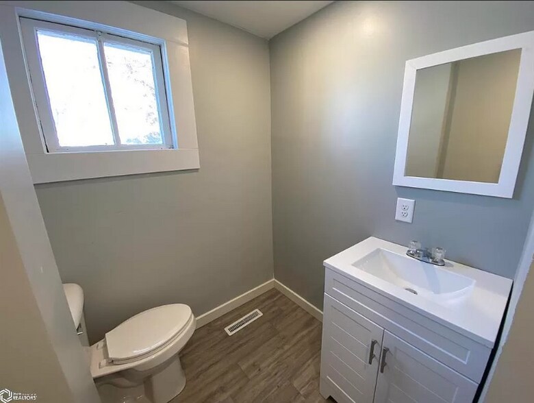 Building Photo - 259 S 10th St