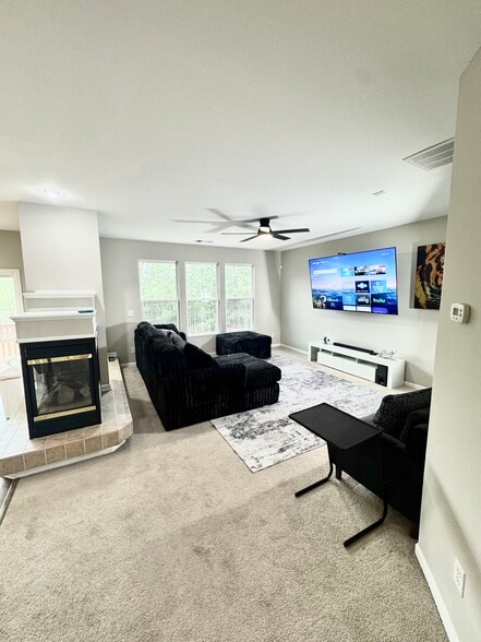 Building Photo - 410 Broadmoore Sq